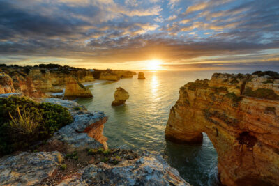 Praia de Marinha bei Sonnenaufgang